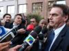 Bolsonaro manifesta respaldo ao general Heleno, após ataque de seu filho Carlos