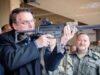 Bolsonaro amplia acesso a armas e munições