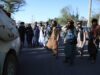 Talibãs proíbem que mulheres viajem sem véu e sozinhas