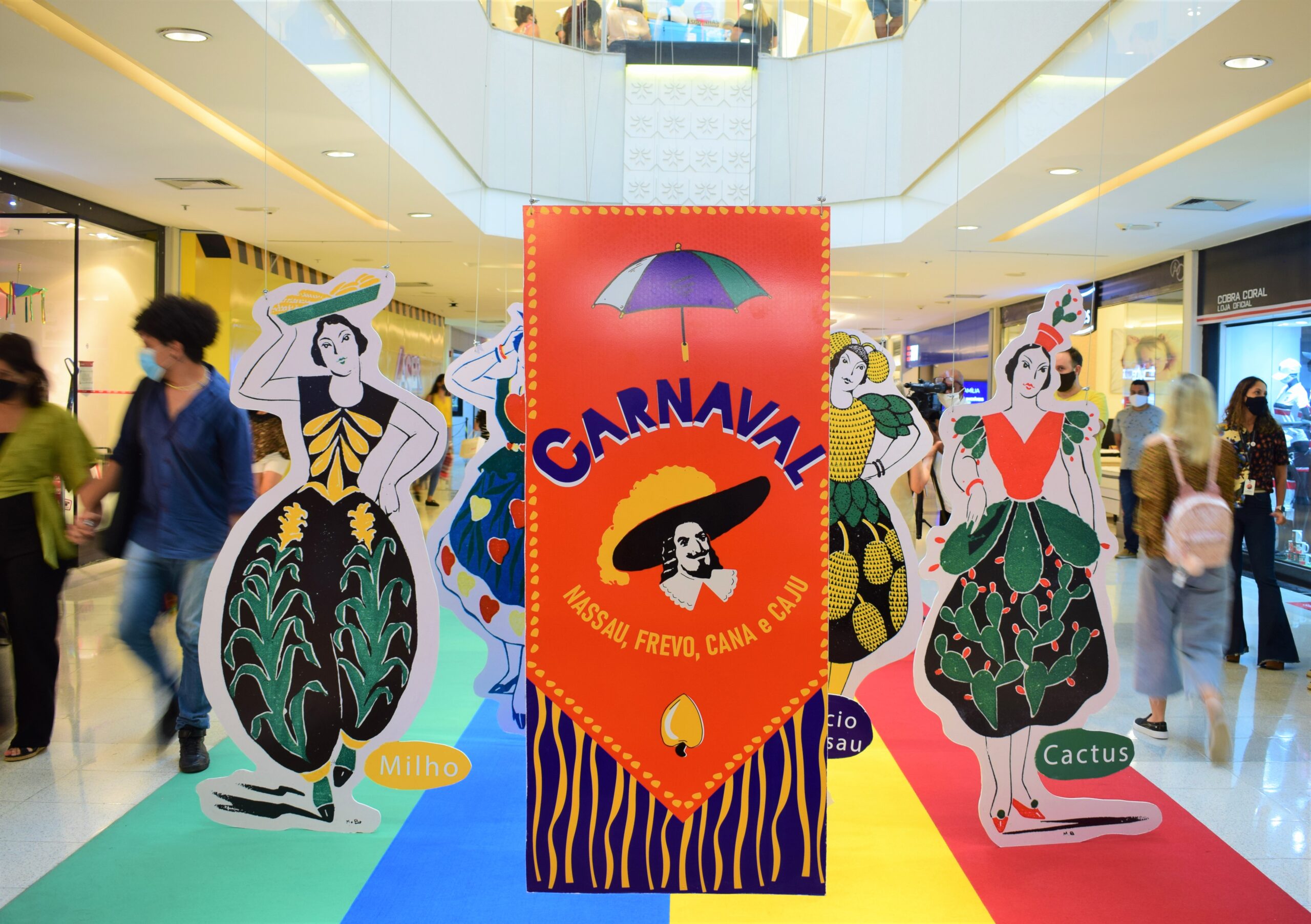 Exposição da Fundaj traz memórias carnavalescas em desenhos de fantasias ao Shopping Guararapes