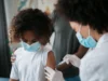 Crianças tomam vacinas de adulto e passam mal no Sertão
