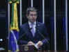 Randolfe vai mais uma vez ao STF contra Jair Bolsonaro