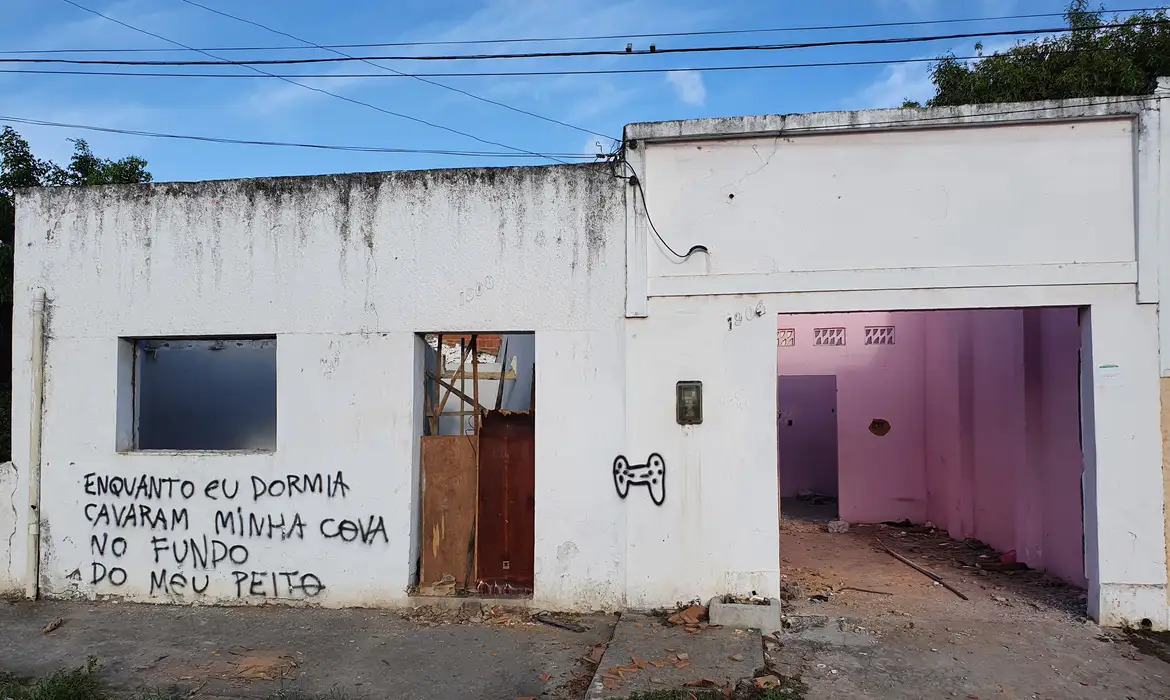 Bolsonaro reage ao caso da dama do tráfico: Culpem o Bozo, Brasil